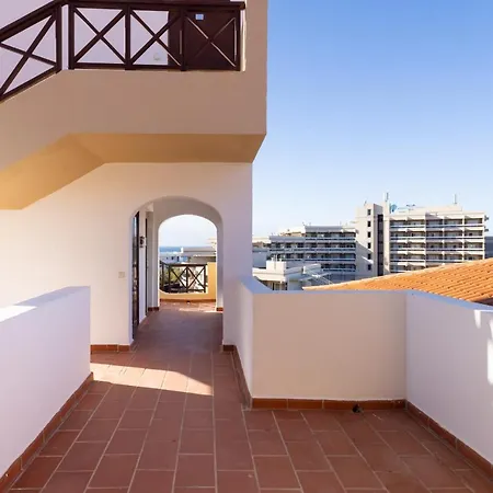 Sea & Sun Oceanfront Daire *